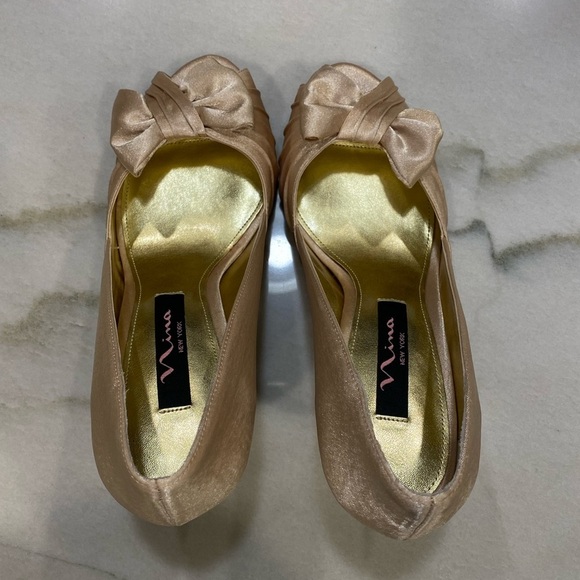 Nina Heels Size 37 US 6.5 Gold Champagne Satin Peep Toe Pleated Bow - Picture 6 of 14